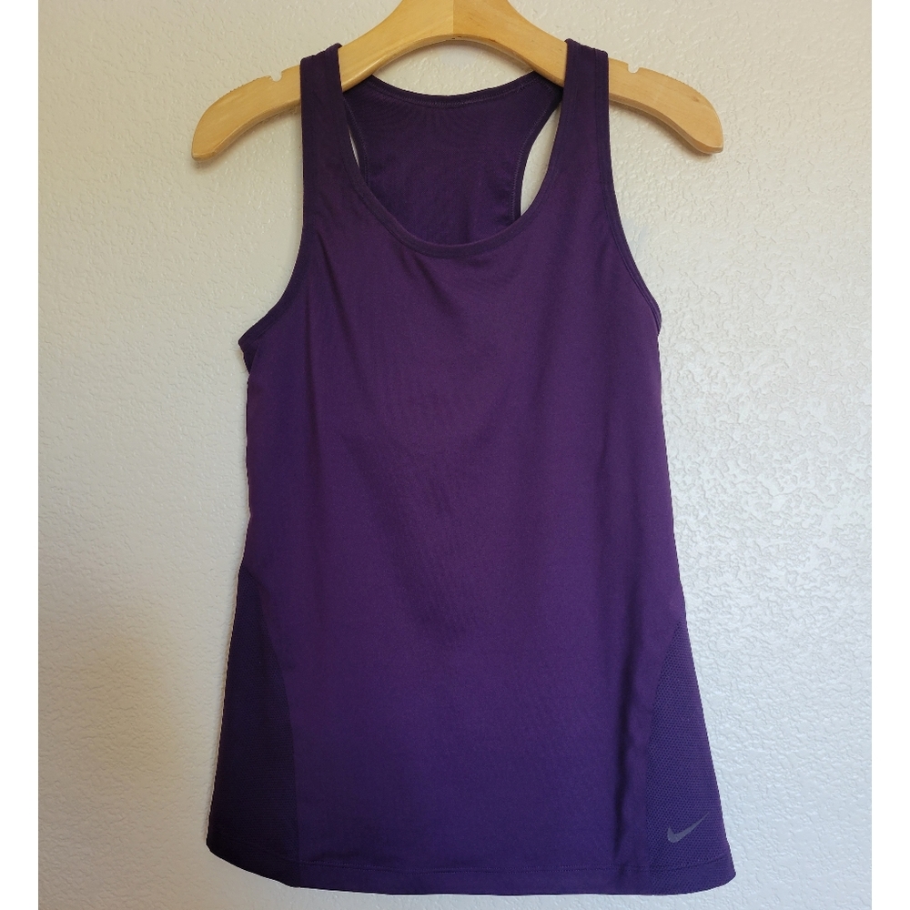 Womens nike top fits like xs/s purple top